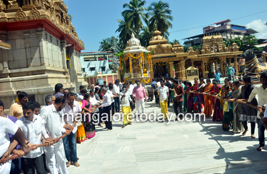 Poojary urulu seva for cauvery